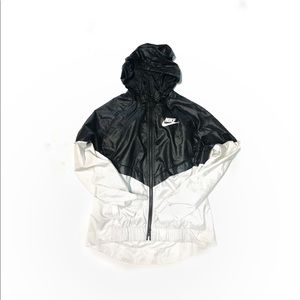 Wind/runner women fit  jacket  Nike sport ( m )